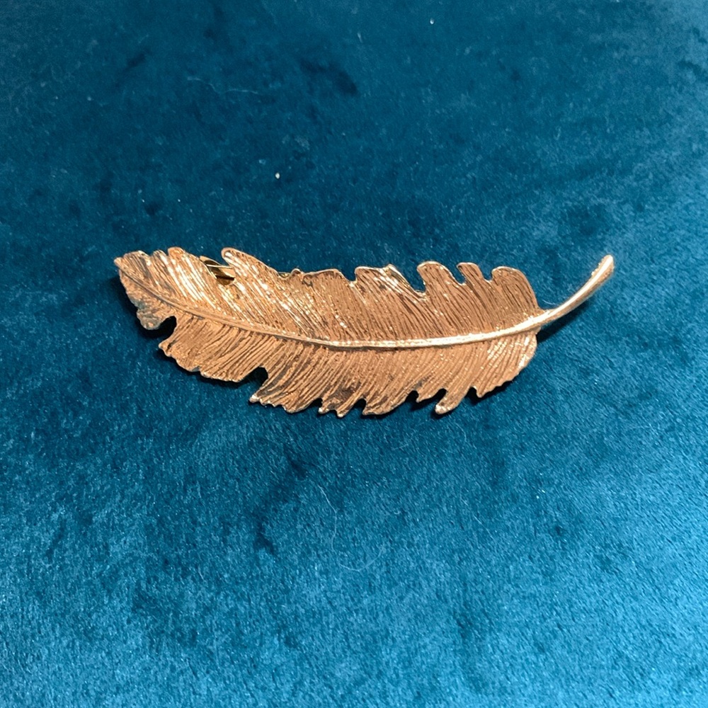Feather Hair Clip in Gold